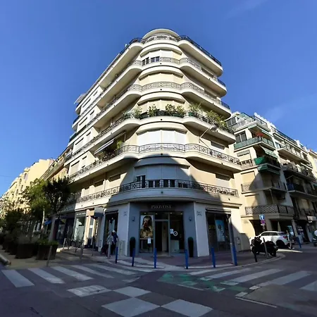 Rooftop At Palais De La Buffa - Happy